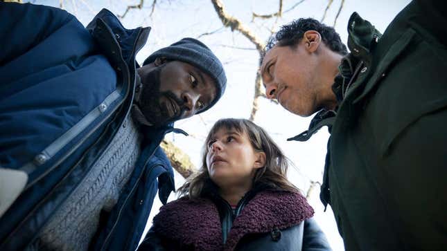 David (Mike Colter), Kristen (Katja Herbers), and Ben (Aasif Mandvi) huddle for a talk on Evil.