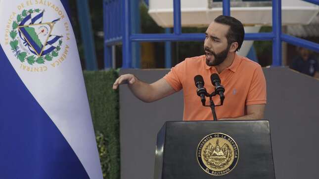 El Salvador planea comprar Bitcoin a diario a pesar de haber perdido millones