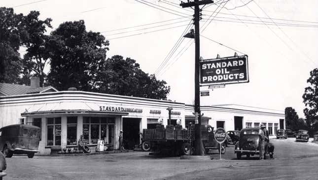 4th and Chestnut, Murray, Kentucky, 1950.