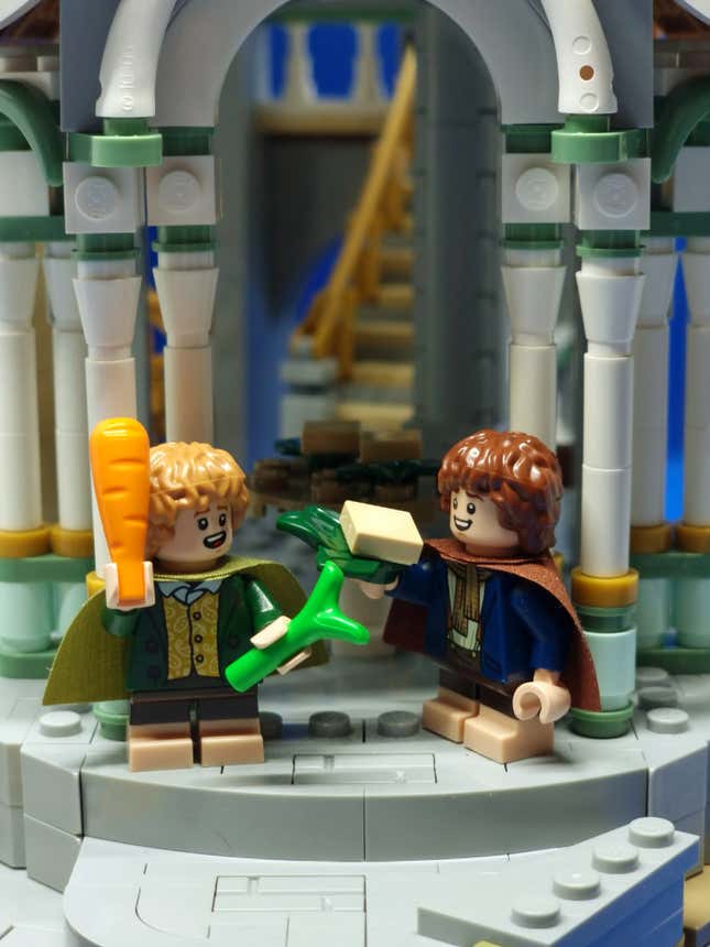 Image for article titled Lego's Huge Rivendell Set Is as Epic a Feat as the Lord of the Rings Movies