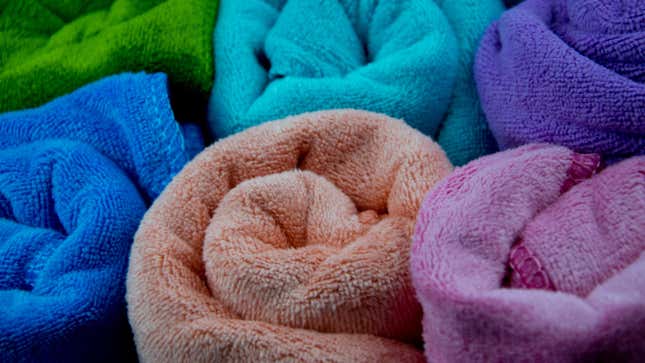 Image for article titled How to Wash Microfiber Towels Without Ruining Them