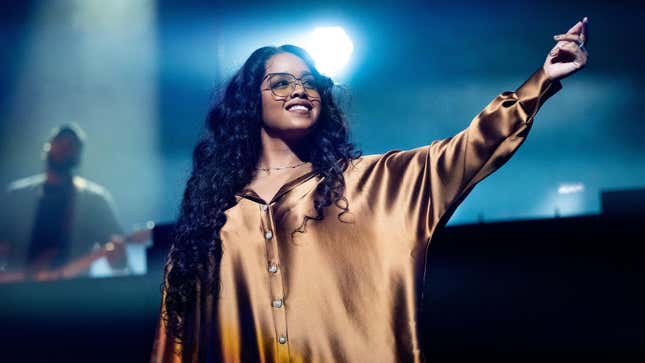 H.E.R. performs onstage during the ‘Back of Your Mind Tour’ at YouTube Theater on April 05, 2022 in Inglewood, California.