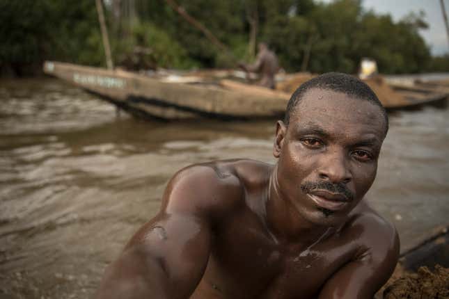 Artisanal mining: Photos from mining pits and markets in Africa by Hugh Brown