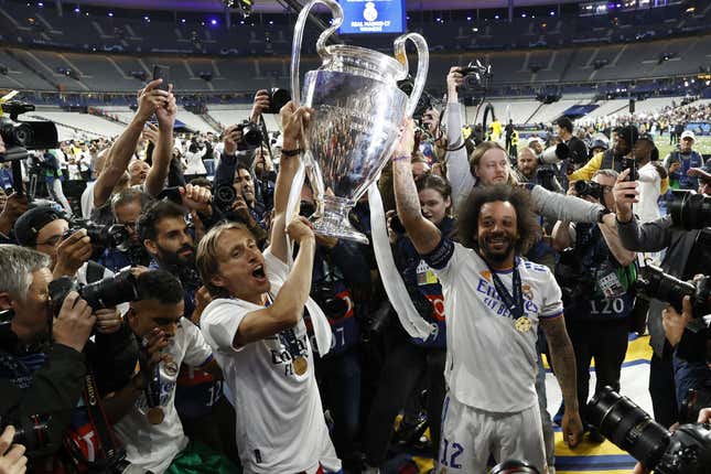 Real Madrid hoists the European Cup.