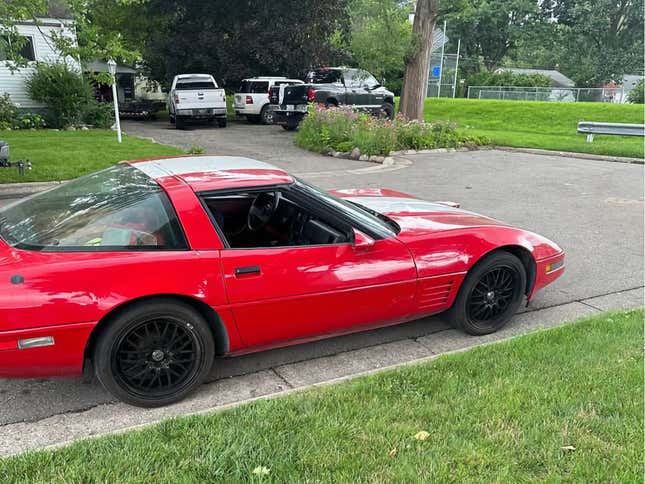 Image for article titled At $2,200, Is This 1984 Chevy Corvette A Project With Potential?