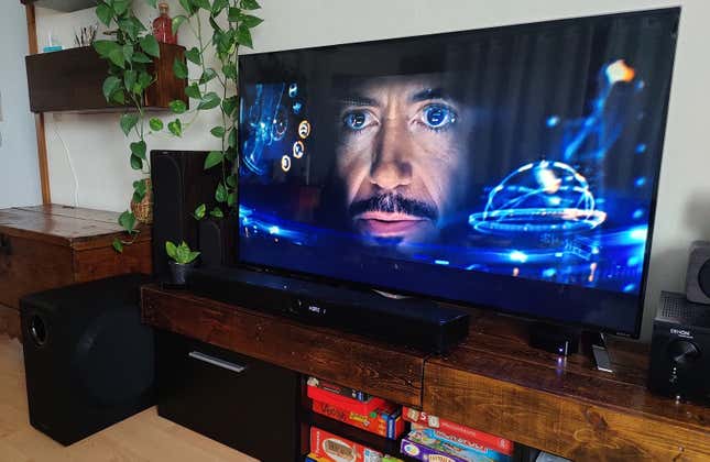 Casi se te oye pestañear, Tony.