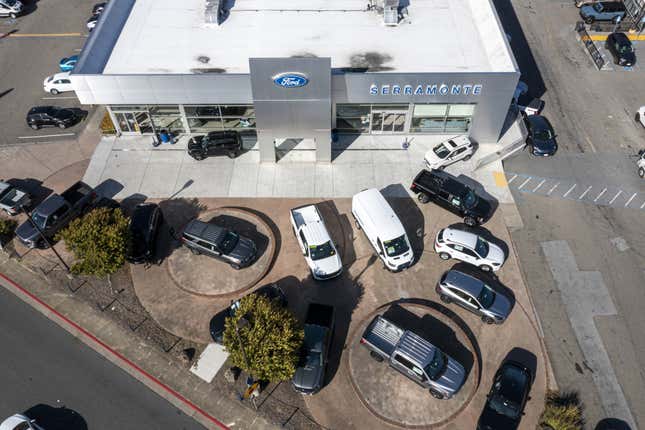 Image for article titled Buying Cars in America Is Going Online, But Dealers Are Here to Stay