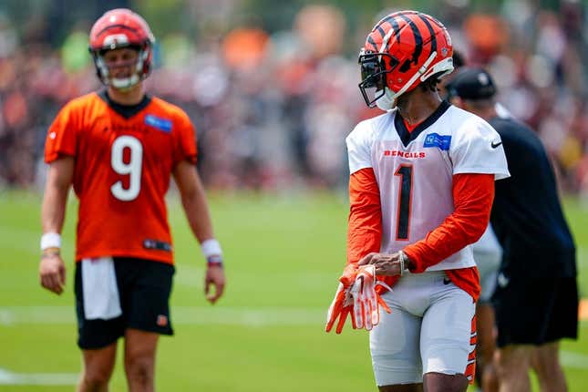 Cincinnati Bengals wide receiver Ja&#39;Marr Chase (1) and Cincinnati Bengals quarterback Joe Burrow (9) line up before a play during a training camp practice at the Paycor Stadium practice field in downtown Cincinnati on Wednesday, July 26, 2023.
