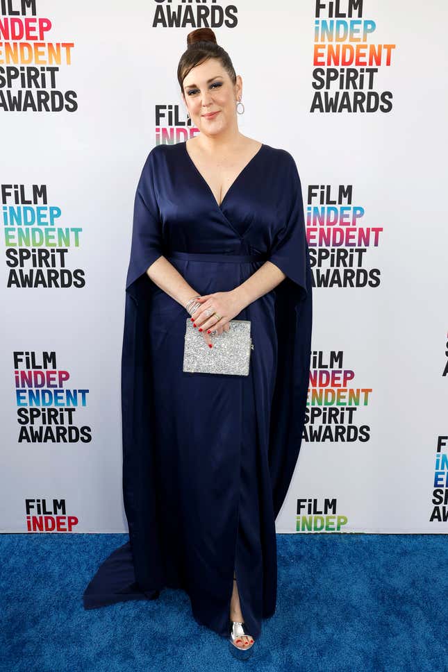 Image for article titled Independent Spirit Awards 2023: Sequins, Feathers, and Lace Rule the Blue Carpet