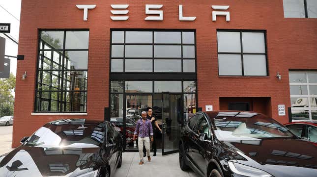 NEW YORK, NY - AUGUST 27: Tesla vehicles stand outside of a Brooklyn showroom and service center on August 27, 2018 in New York City. The electric automaker saw its stock drop on Monday after its Chief Executive Elon Musk reversed his plans to make the Silicon Valley company private. Tesla shares lost 4% in early trading on Monday. 