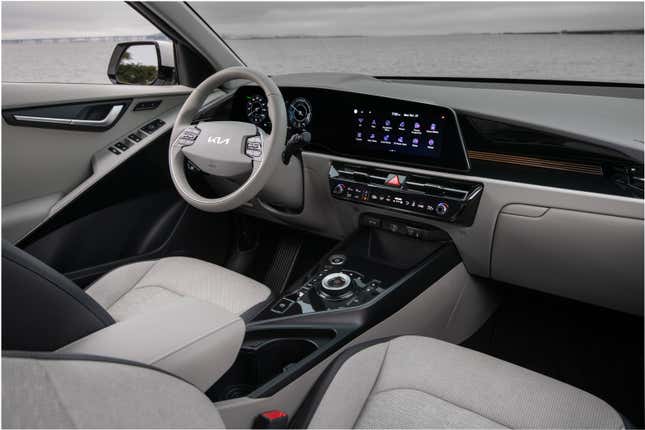Image for article titled The 2023 Kia Niro Has Something For Everyone