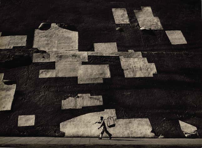 Image for article titled The spirit of old Hong Kong lives on in these black-and-white images by master photographer Fan Ho