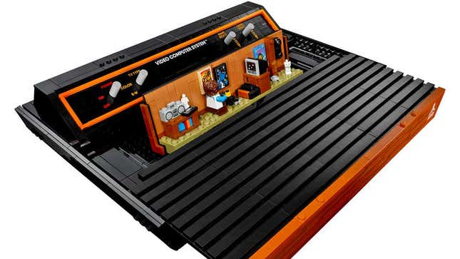 Imagen para el artículo titulado Esta Atari 2600 de Lego tiene casi 2.600 piezas y es una maravilla retro