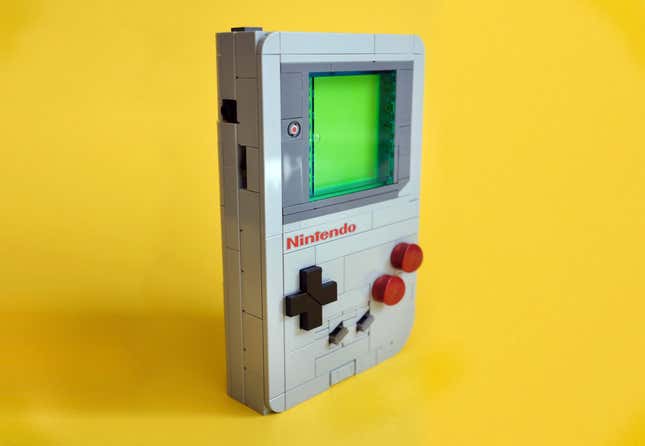 Imagen para el artículo titulado Con solo 364 piezas este usuario ha creado la versión definitiva de Lego de la Nintendo Game Boy