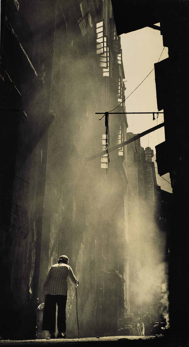Image for article titled The spirit of old Hong Kong lives on in these black-and-white images by master photographer Fan Ho