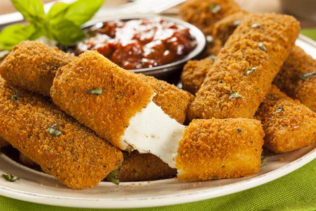Image for article titled The 10 best foods to bring to a Super Bowl party (plus a dessert)