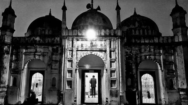 © William Dalrymple, Ali Vardi Khan Masjid, Murshidabad.