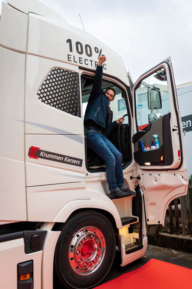 Image for article titled Volvo Sets EV Truck Record With an 1,800-Mile Produce Delivery