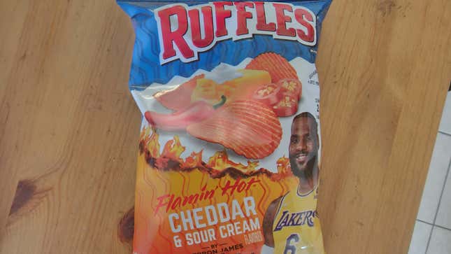 Image for article titled Flamin’ Hot Ruffles Are Better Than Cheetos