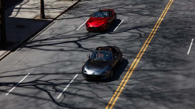 Image for article titled 2023 Mazda Miata Gets a Price Bump and Attractive New Color
