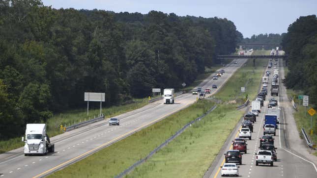 A photo of traffic on a highway in Mississippi. 