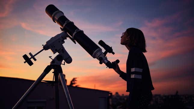 Image for article titled 11 of the Best Gifts for Amateur Astronomers