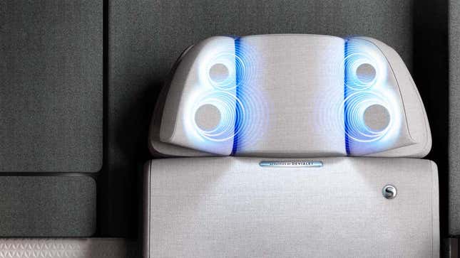 Imagen para el artículo titulado Estos asientos de avión con altavoces son otra razón para volar con auriculares con cancelación de ruido