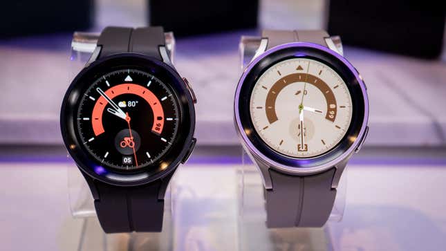 Two version of the Galaxy Watch 5 with its extended bezels side by side