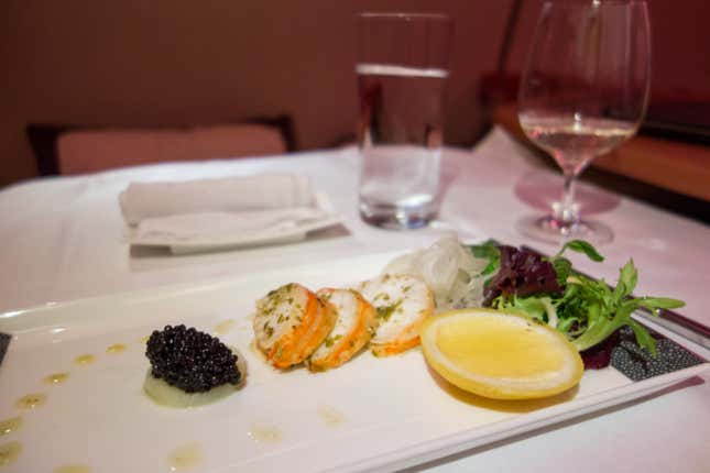 Image for article titled What it’s like to fly the $23,000 Singapore Airlines Suites class