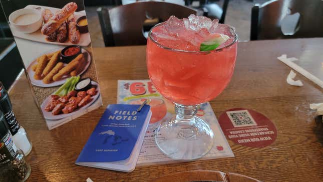 Image for article titled Applebee’s $6 Holiday Drinks Are 50% Disaster