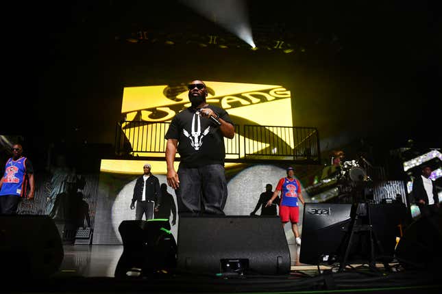 Inspectah Deck, RZA, Raekwon, Cappadonna, and SZA of Wu-Tang Clan perform onstage during the “NY State Of Mind” tour at Cellairis Amphitheatre at Lakewood on September 22, 2022 in Atlanta, Georgia.