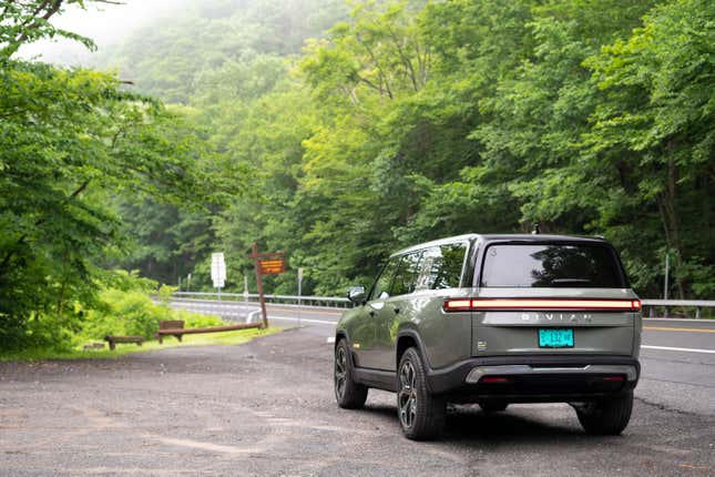 Image for article titled The 2022 Rivian R1S Is the Rightful Heir to the Land Cruiser Throne
