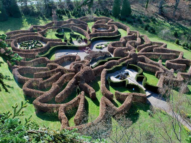 Image for article titled Photos: The world’s most impressive outdoor mazes and labyrinths