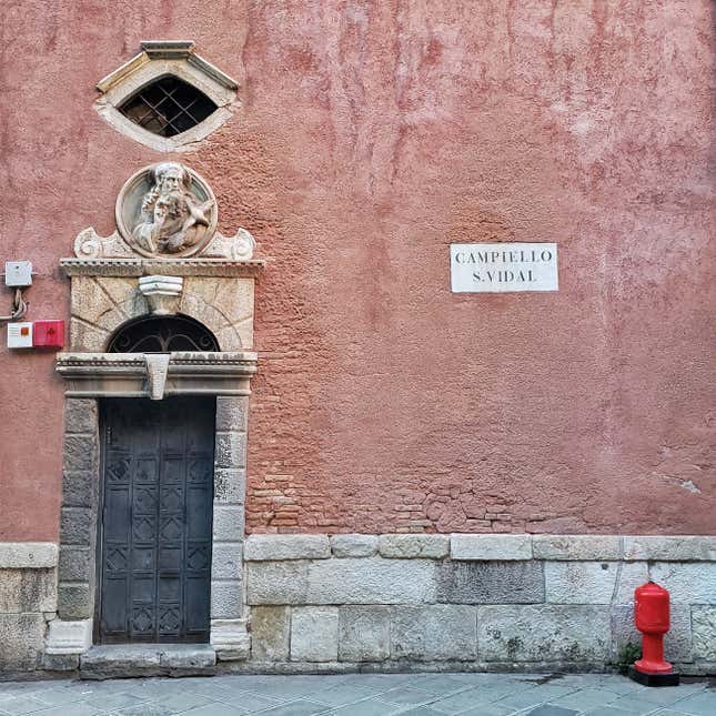 Image for article titled You’ve seen Venice’s gondolas. But have you seen its doors?