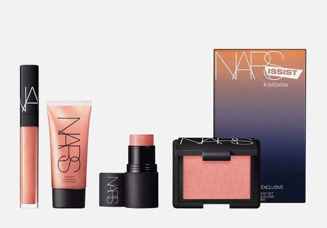 Image for article titled Stay sane (and stylish) in the holiday travel crush with these TSA-friendly amenity kits