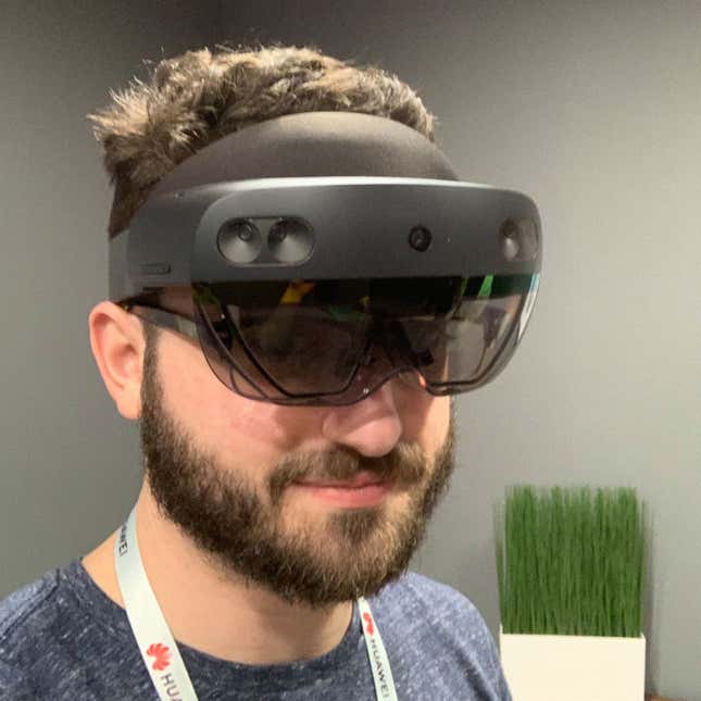 Image for article titled The three things you notice when trying on Microsoft’s HoloLens 2