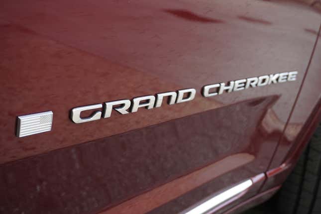 Image for article titled The Jeep Grand Cherokee L Summit Reserve Is The American Luxury Road Trip Machine