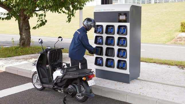Image for article titled Honda Is Bringing Battery Exchange Stations to Japan
