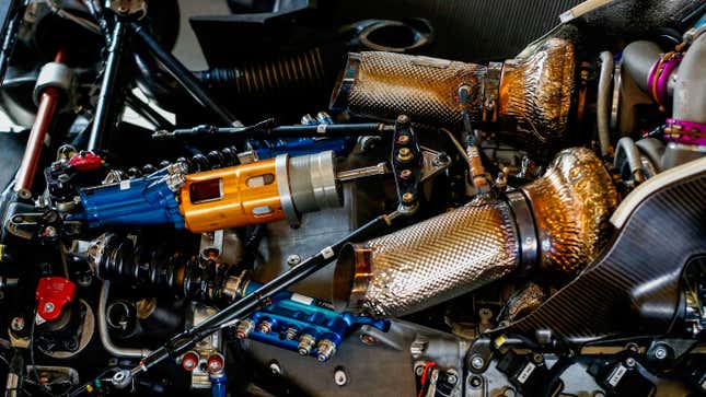A cropped in look of the Porsche 963 V8 engine