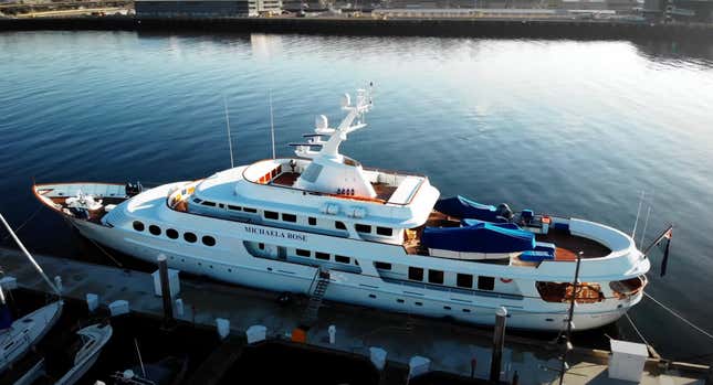 Image for article titled Clarence Thomas Took Illicit Vacations on One of the Largest Superyachts in the World: Report
