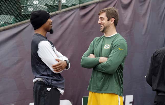 Aaron Rodgers gets a haircut before Packers' Week 1 game vs Vikings