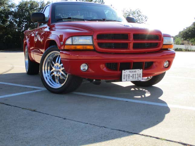 Image for article titled At $22,000, Is This 2000 Dodge Dakota R/T Muscle Truck Worth The Flex?