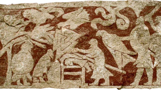 Una ilustración grabada en piedra muestra un hombre sobre su vientre mientras que otro clava un arma sobre su espalda. También hay dos águilas contemplando la escena.