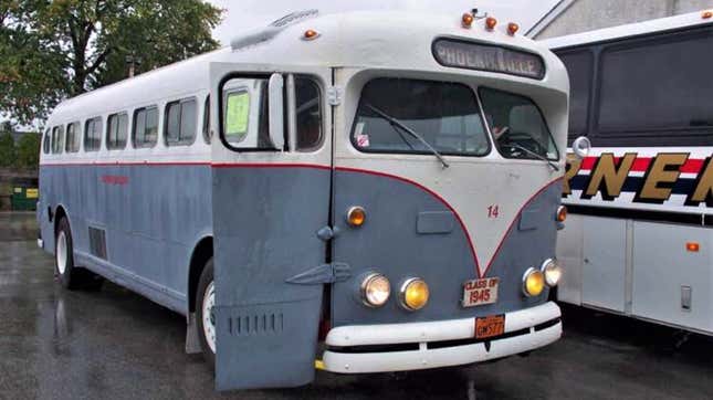 Image for article titled This Vintage GM Coach Bus Is A Retro RV With A Mini Hot Tub