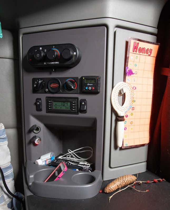 Image for article titled How truckers make a home on the road