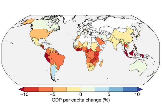 A escala de cores indica a variação percentual no PIB como resultado do El Niño de 1997-98, desde o maior ganho (azul) até a maior perda (vermelho). 