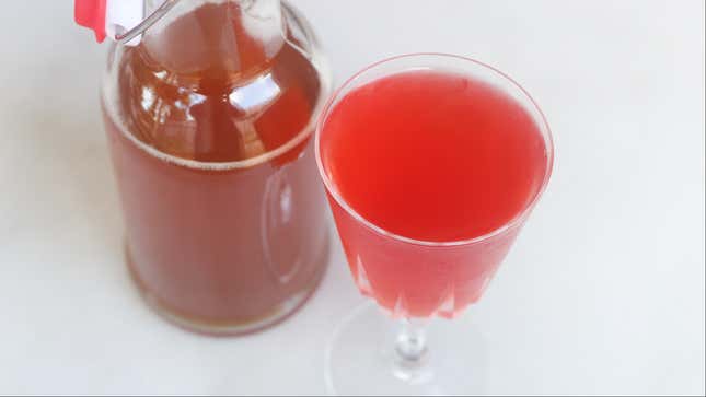 Image for article titled Use Kombucha to Make a Summery &#39;Negroni&#39;