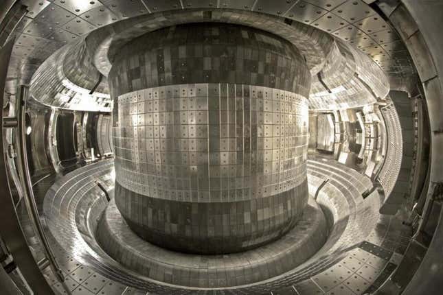 Imagen para el artículo titulado El reactor de fusión nuclear chino logra mantener 70 millones de grados Celsius durante 17 minutos