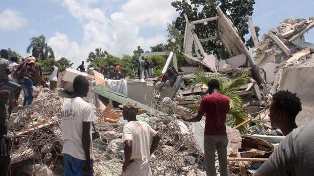 Image for article titled Haiti Searches for Earthquake Survivors as the Country Awaits Approaching Storm