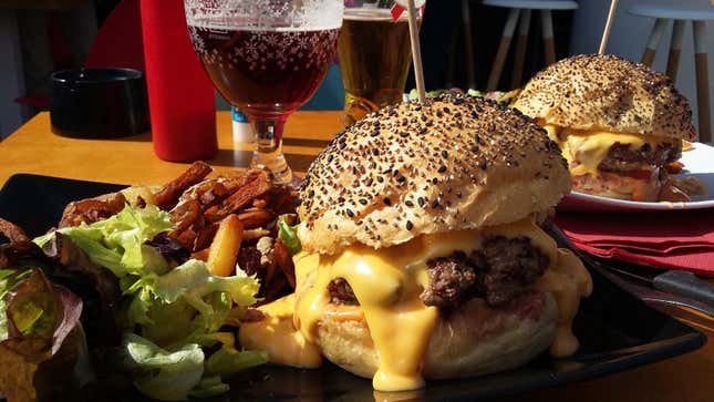 Image for article titled Does this delicious image sway you to order out?